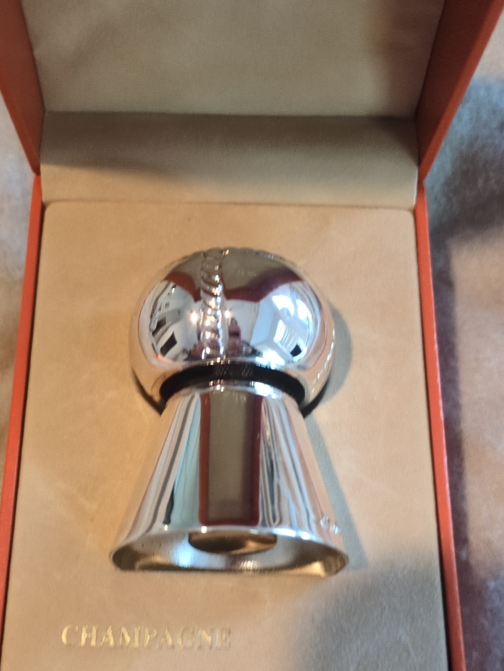 Polished Silver Champagne Bottle Stopper - Reflective Stainless Finish